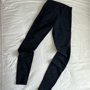 Lululemon Wunder Under Leggings with Mesh Detail